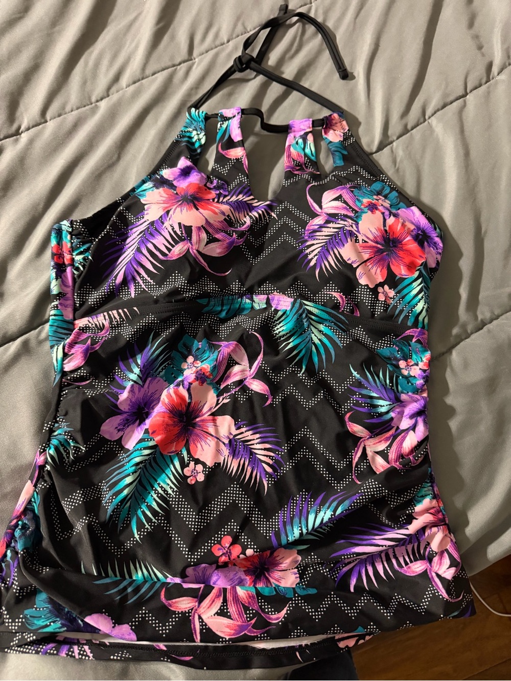 Womenโs Black Tropical Floral Halter Tankini